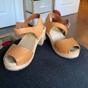 Open toe genuine leather sandals with wooden soles. Size 36. Worn twice!